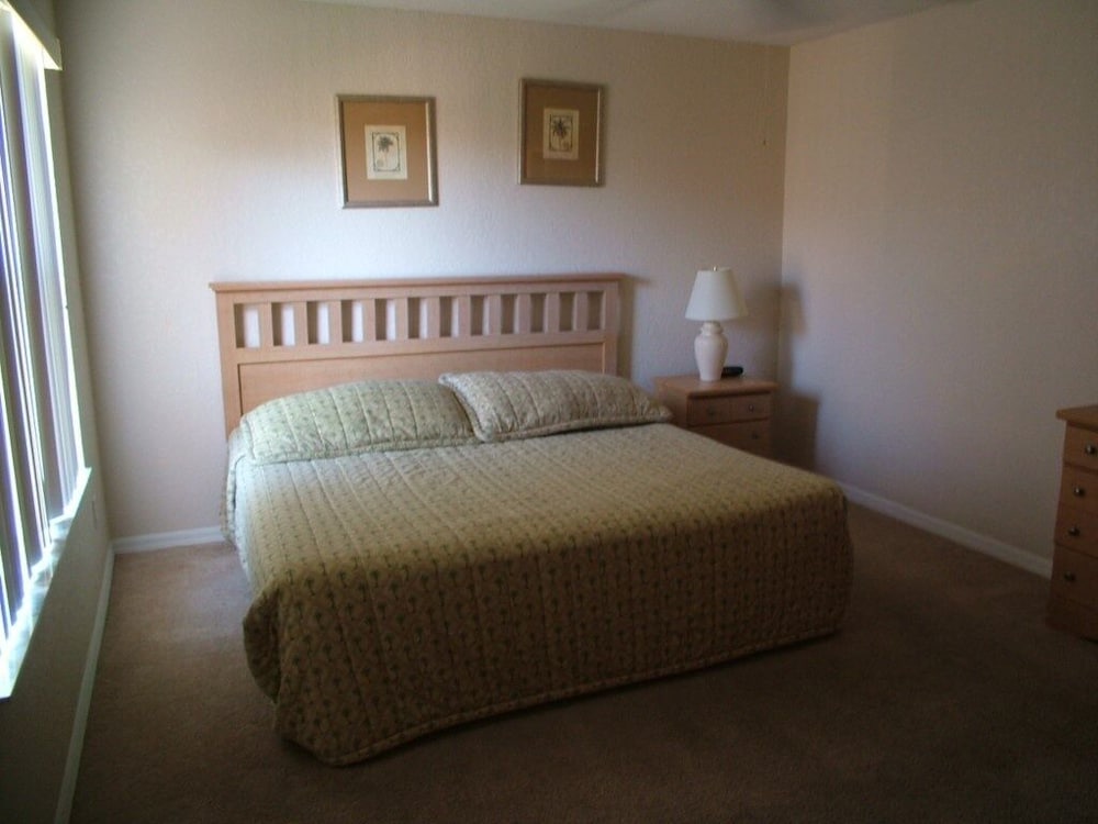 4 Bedroom Miramar Town Home Townhouse by RedAwning view 4