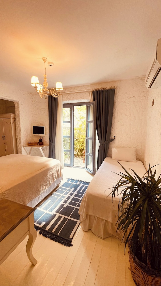 Mina Otel by Adda Alaçatı