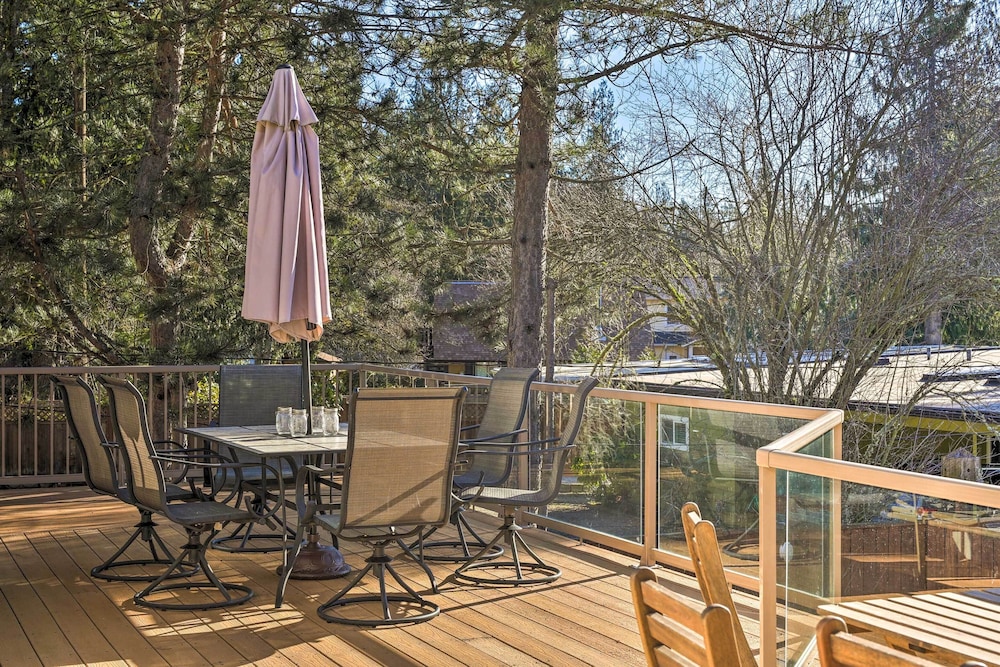 Stunning Kent Lake House w/ Private Dock! view 5
