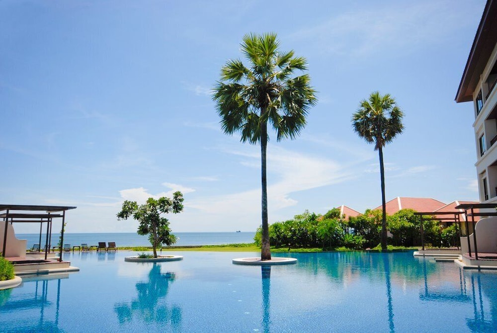 Amazing 5 Bedroom Condo on the Beach SP view 3