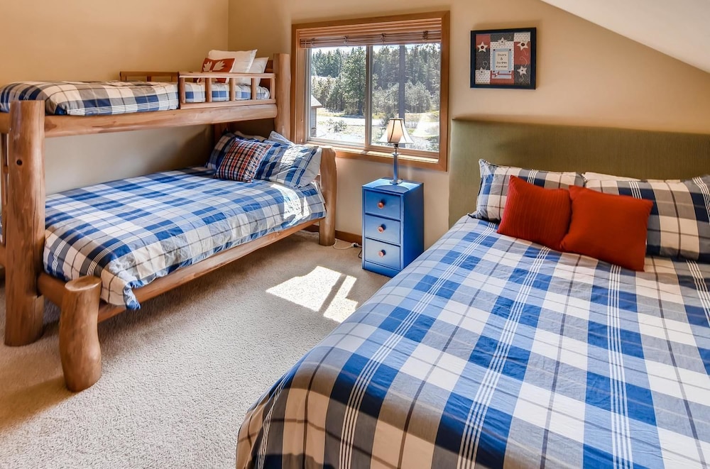 Wintergreen Lodge