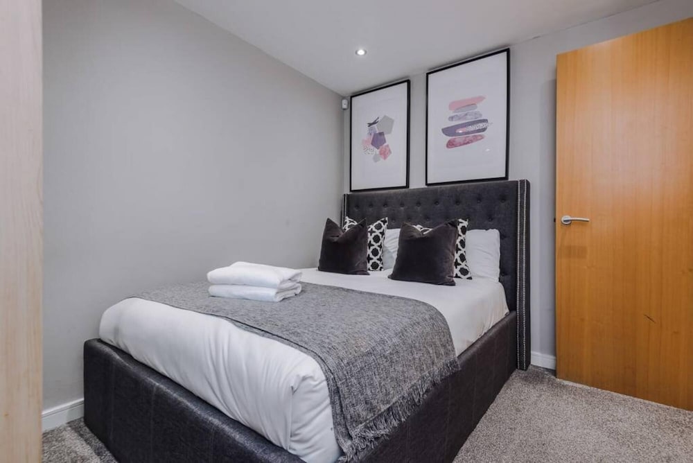 Host Apartments Duke Street Living view 4