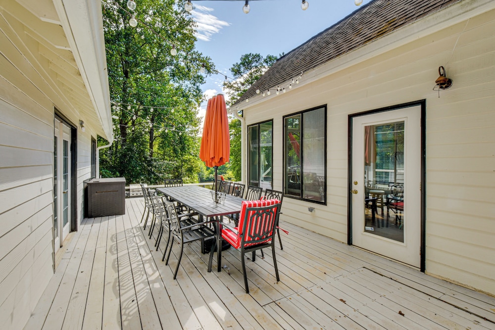 30 Acres & Pond: North Georgia Mtn Farmhouse