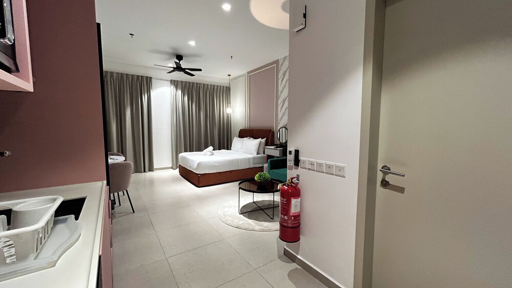 The Paxtonz by Manhattan Group