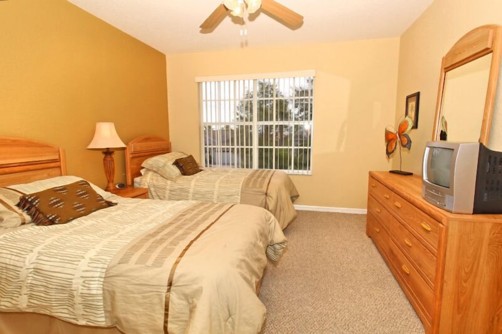 Private Pool & Spa On Golf Resort! 5 Bedroom Villa by RedAwning view 5