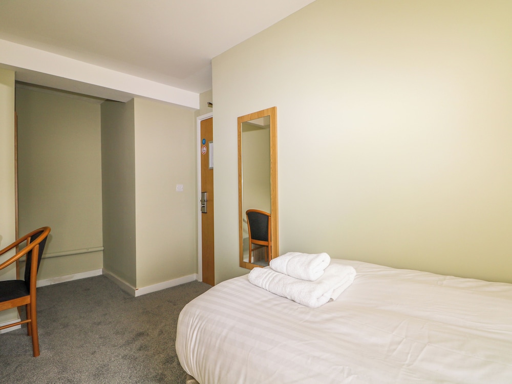 Flat 32 - Marine Court
