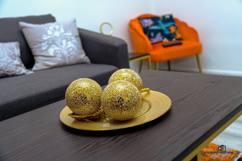 Walsall Vacations - Cosy Home With Private Parking - Property Image 6