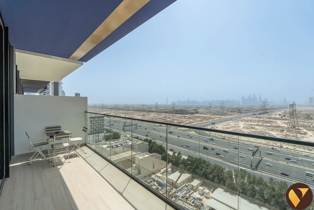 Binghatti 7min Sky Dubai 3 min Cirle Mal