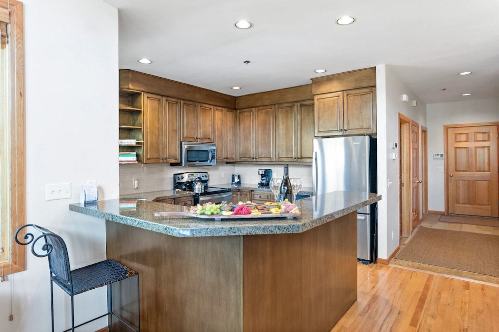 Twin Pines at Deer Valley Resort - Three Bedroom Condo with Hot Tub #5 3 Condo
