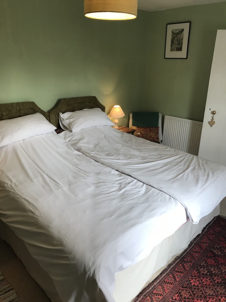 Lower Buckton Country House - Sleeps 12