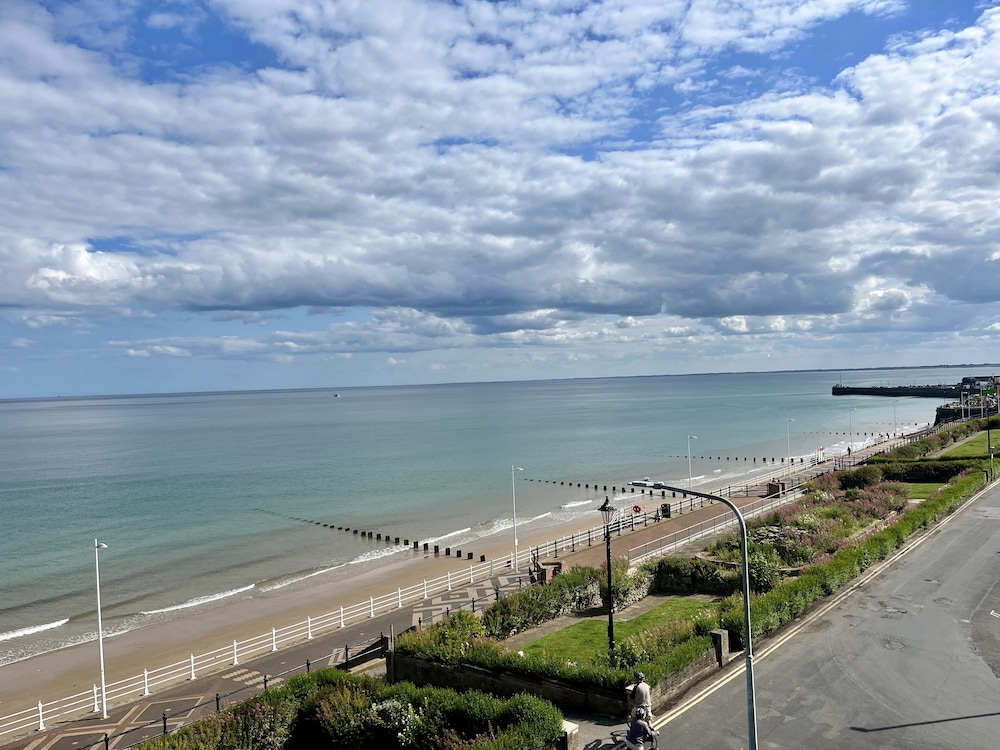 8 Beach View @ Beaconsfield House