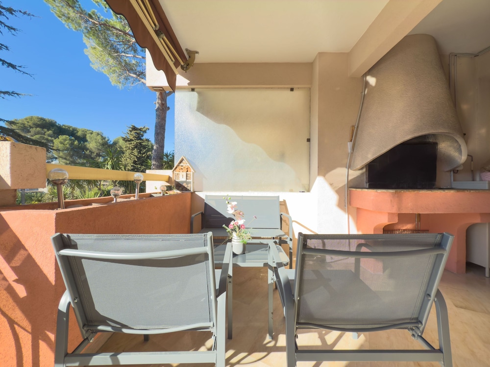 Le Cozy in Cannes With 2 Bedrooms and 1 Bathrooms