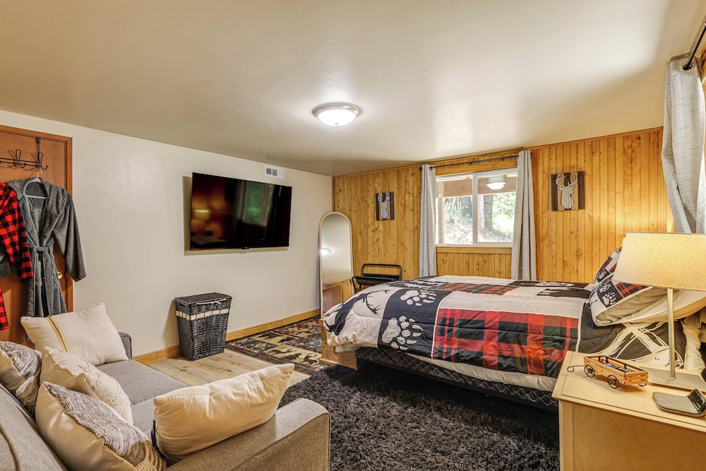 Community Lake Access: Peaceful Cabin in Sonora!