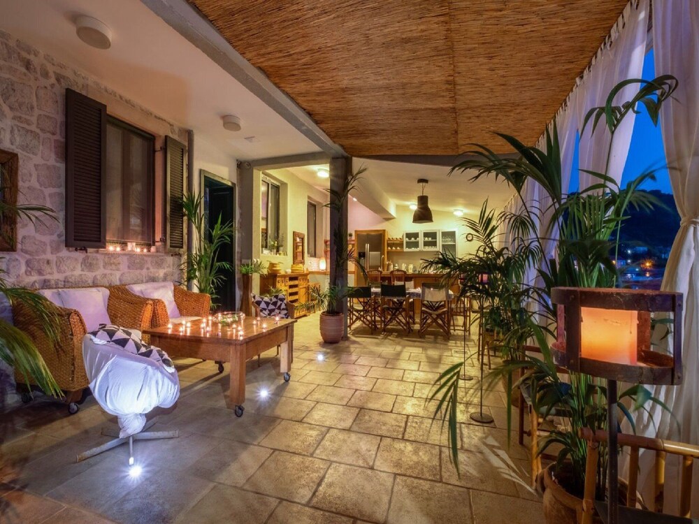 Villa Lola