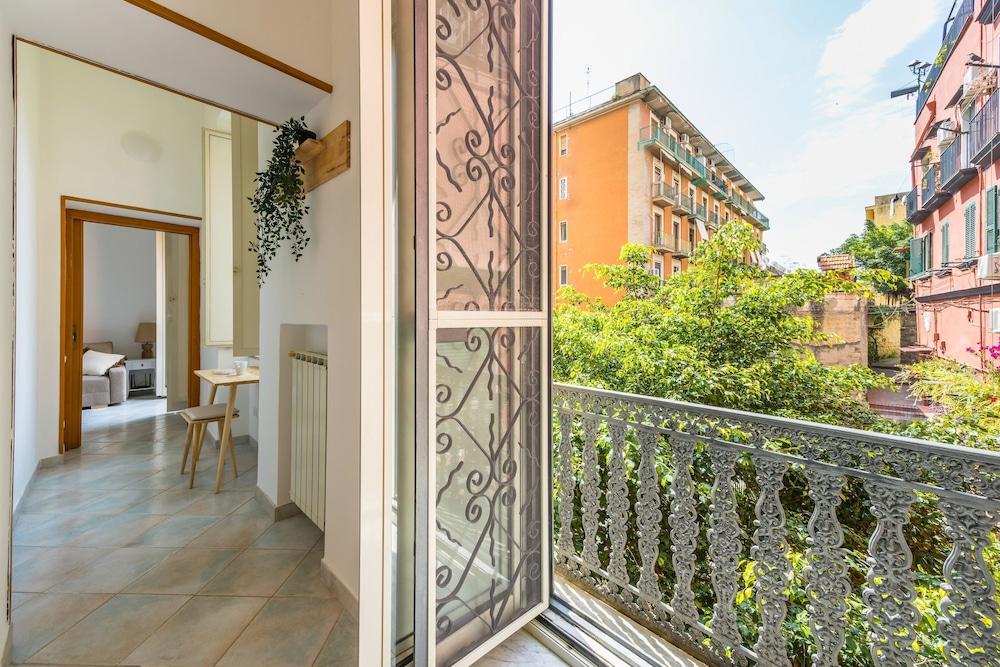 Smooth Vibes at Chiaia by Napoliapartments
