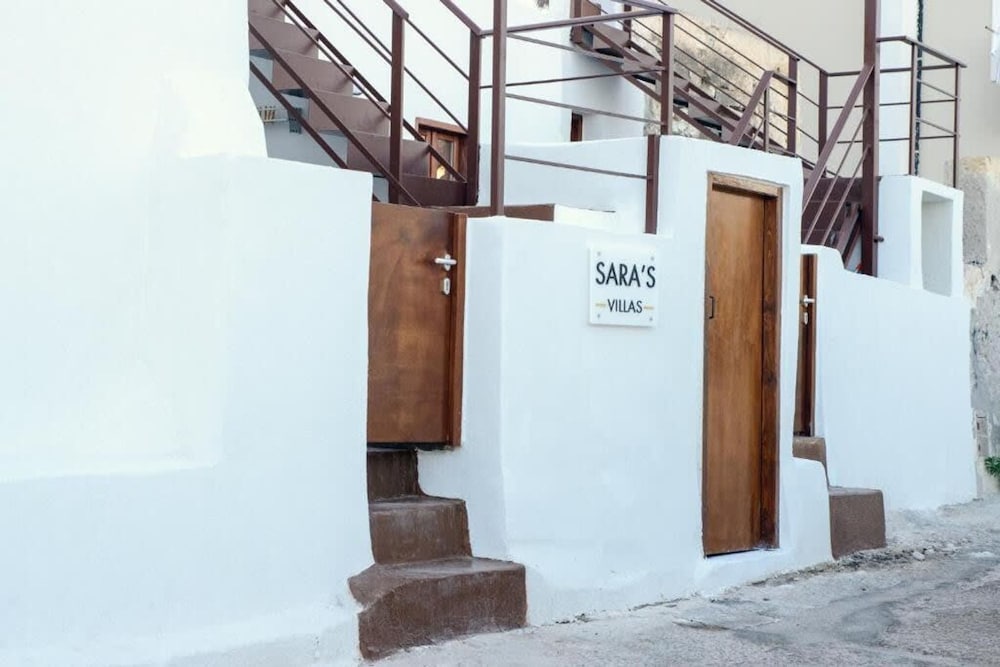 Santorini Rooftop Hot Tub Suite w Panoramic Views