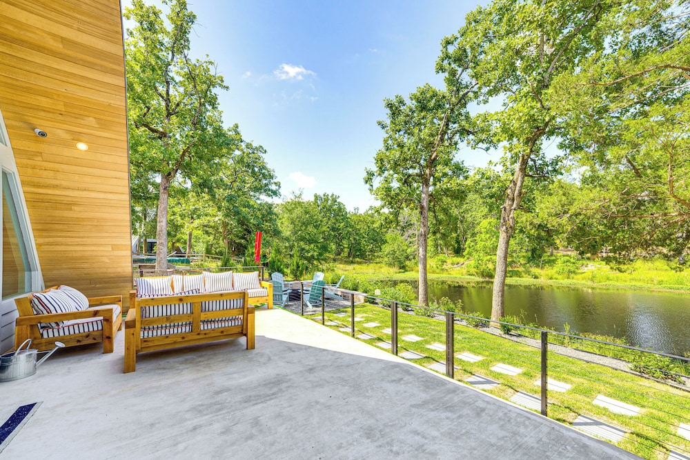 A-frame Cabin w/ Deck Near Cedar Creek Lake