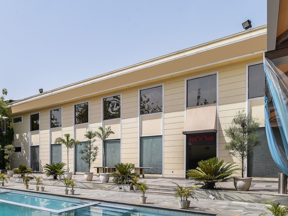 OYO 15418 D'amore Resorts
