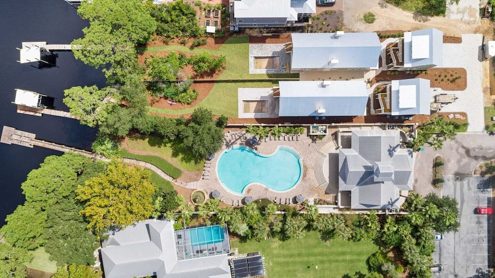 Beauty and the Beach by Avantstay Rooftop w/ Gulf Views, Pool Access