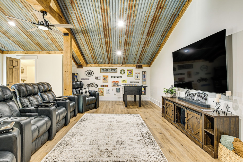 Family-friendly Barndominium Near Greenville!