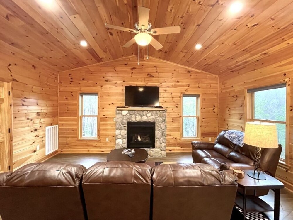 Charming, pet friendly cabin, perfect for fishing, family, hiking and R&R! 2 Bedroom Cabin by RedAwning view 2