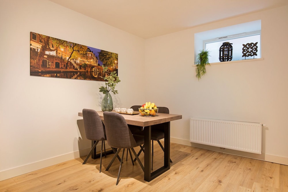 Canal Garden Apartment