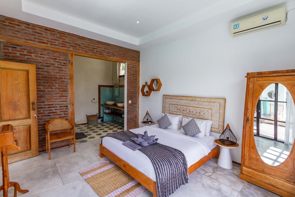 Villa Maje by Alfred in Bali - Tropical 3BD Villa w Pool Near Batu Belig Beach