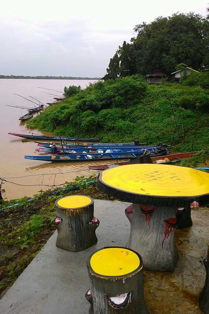 Baanpakrimklong Sukhamon Homestay & Resort