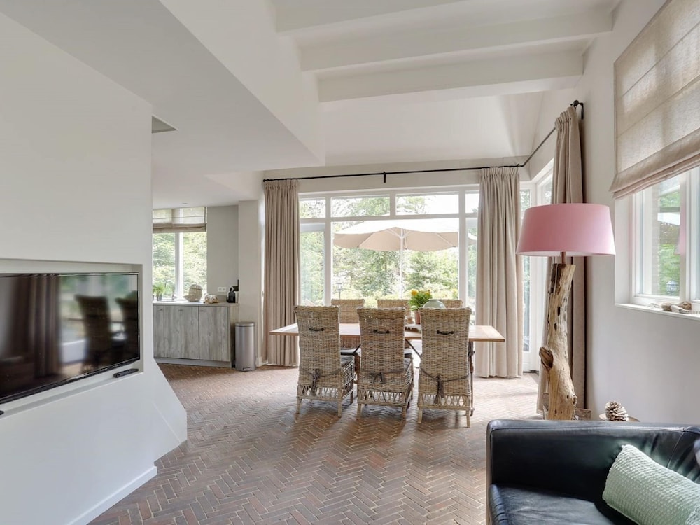 Holiday Home With a Terrace at Bedafse Bergen view 4