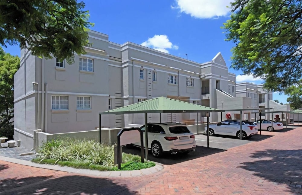 Cosy 2bed in Heart of Sandton