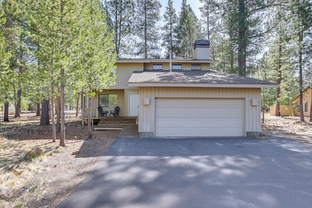 Hot Tub: Family Retreat 22 Mi to Mt Bachelor!