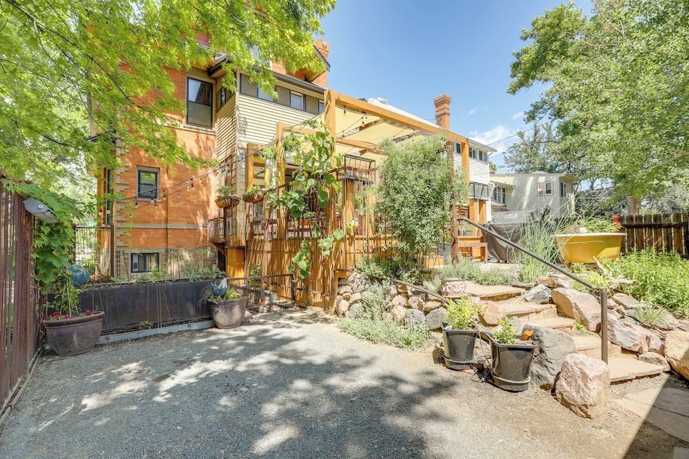 Walk to Denver Zoo: City Park Getaway w/ Garden