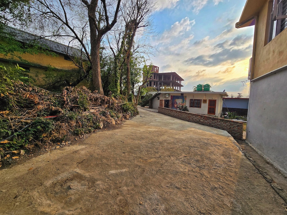 Dhauladhar Inn