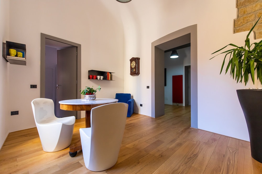 Amana in Naples With 1 Bedrooms and 1 Bathrooms