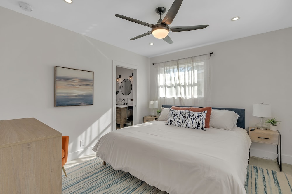 Casa Cervo - Stunning Home In Great Location, Walkable To Restaurants, Shopping, And The Beach! 4 Bedroom Home by Redawning view 3