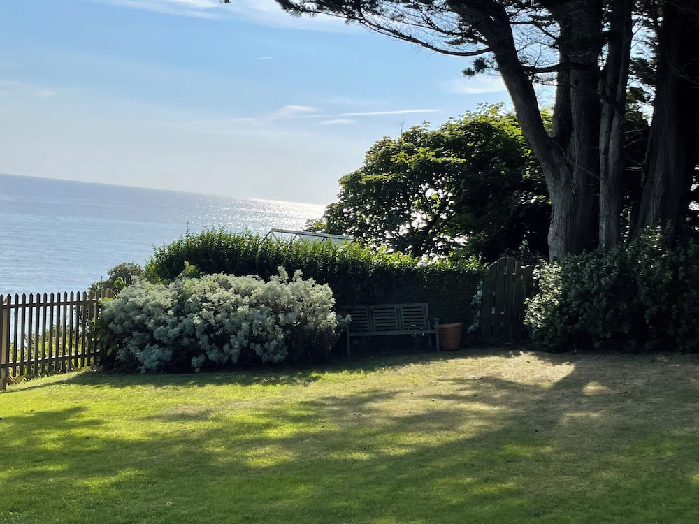 Rocklea Seaside Cottage