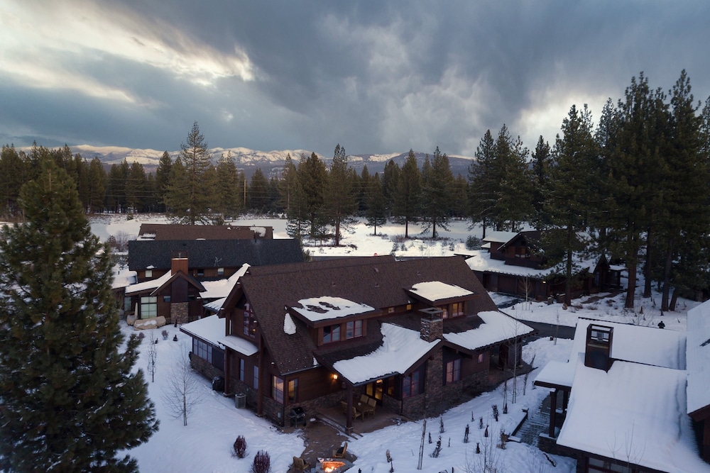 Maple by Avantstay Modern Mountain Home w Cozy Fire Pit 15 Mins frm Northstar