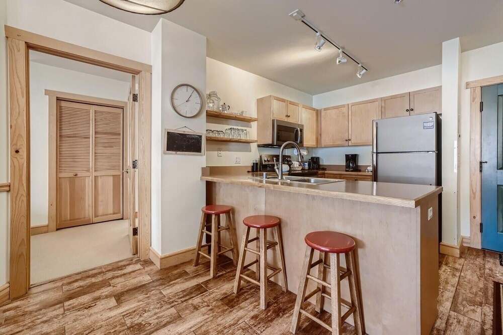 Copper Springs 209 2 Bedroom Condo by RedAwning