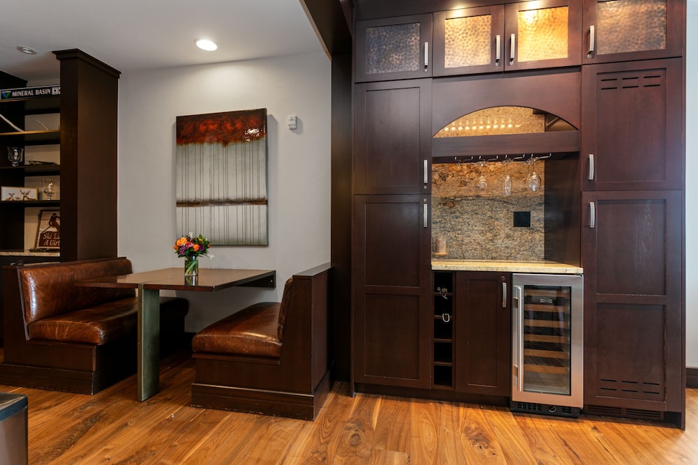 Flagstaff Lodge at Deer Valley Resort - Two Bedroom Residence #305 2 Condo