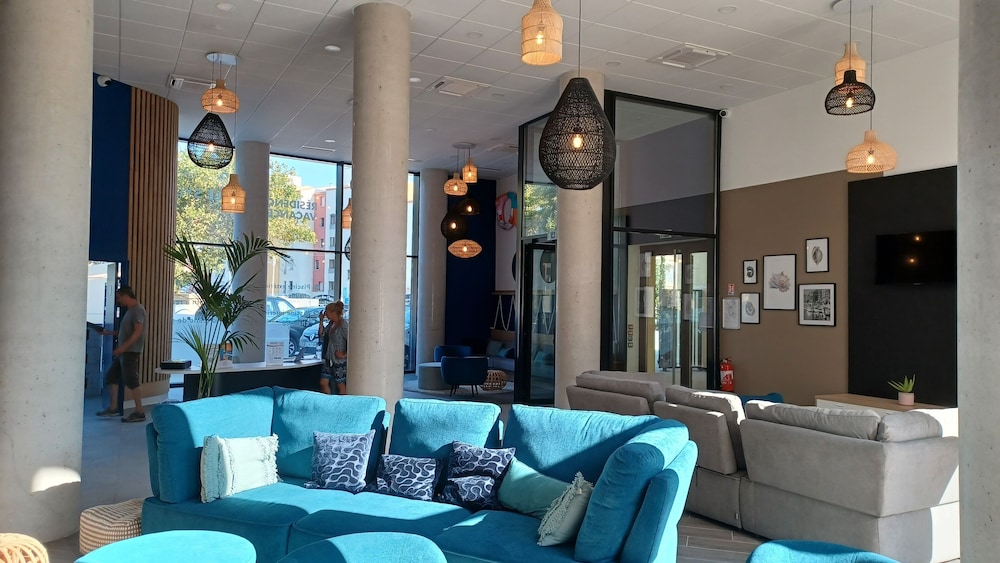 Lobby & Reception