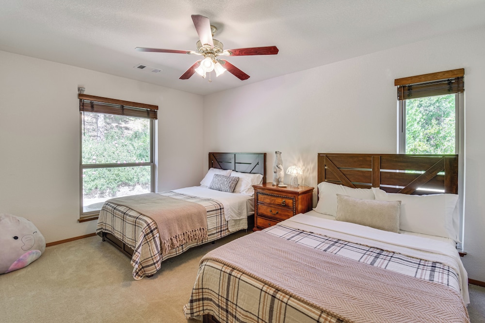Hike, Boat & More: Home w/ Hot Tub in North Fork!
