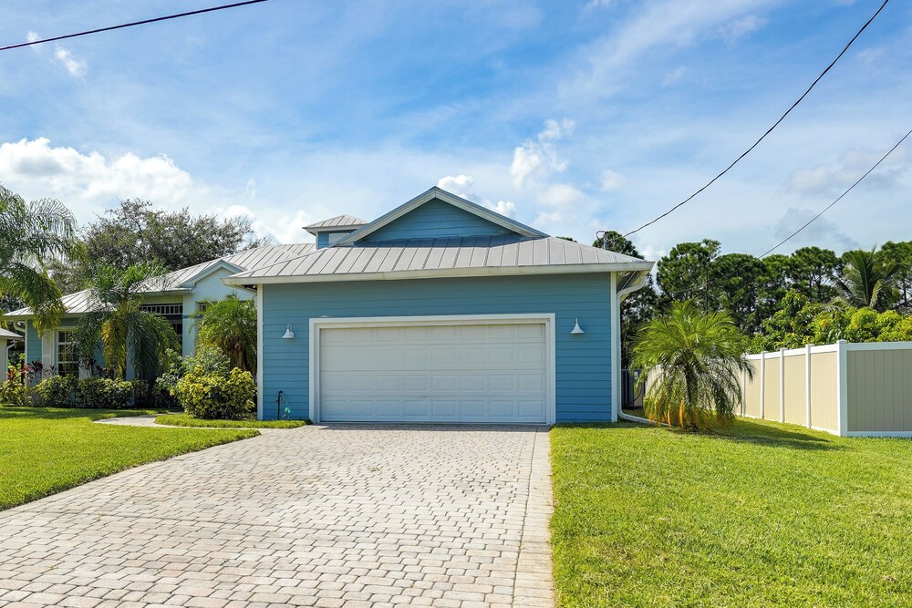 Swim & Golf: Family Home 2 Mi to Clover Park!