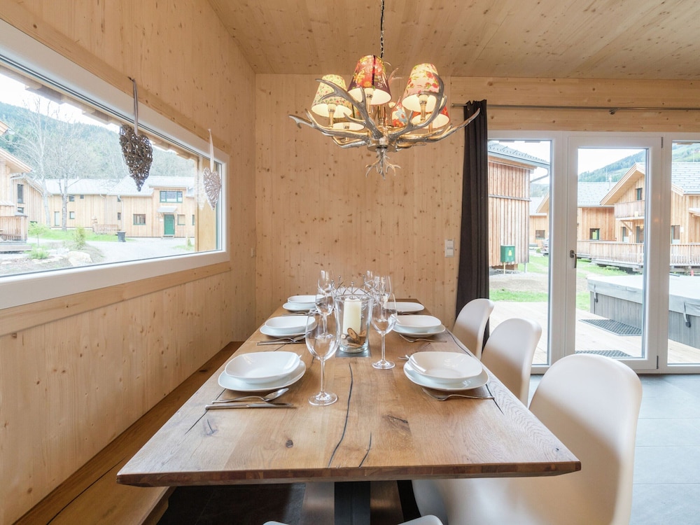 Cosy Chalet With hot tub