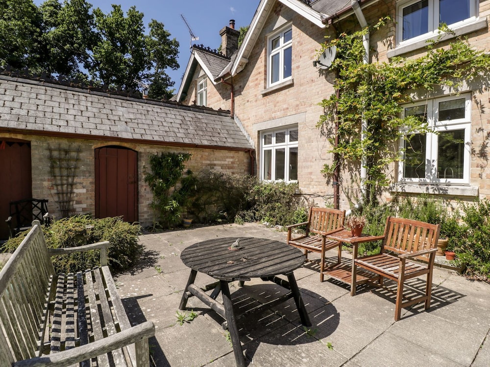 2 Heath Cottages