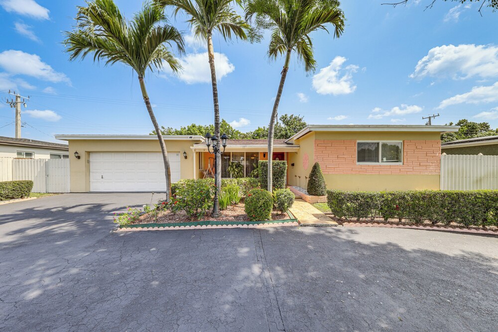 4 Mi to Hard Rock Stadium: Miramar Home w/ Bbq!