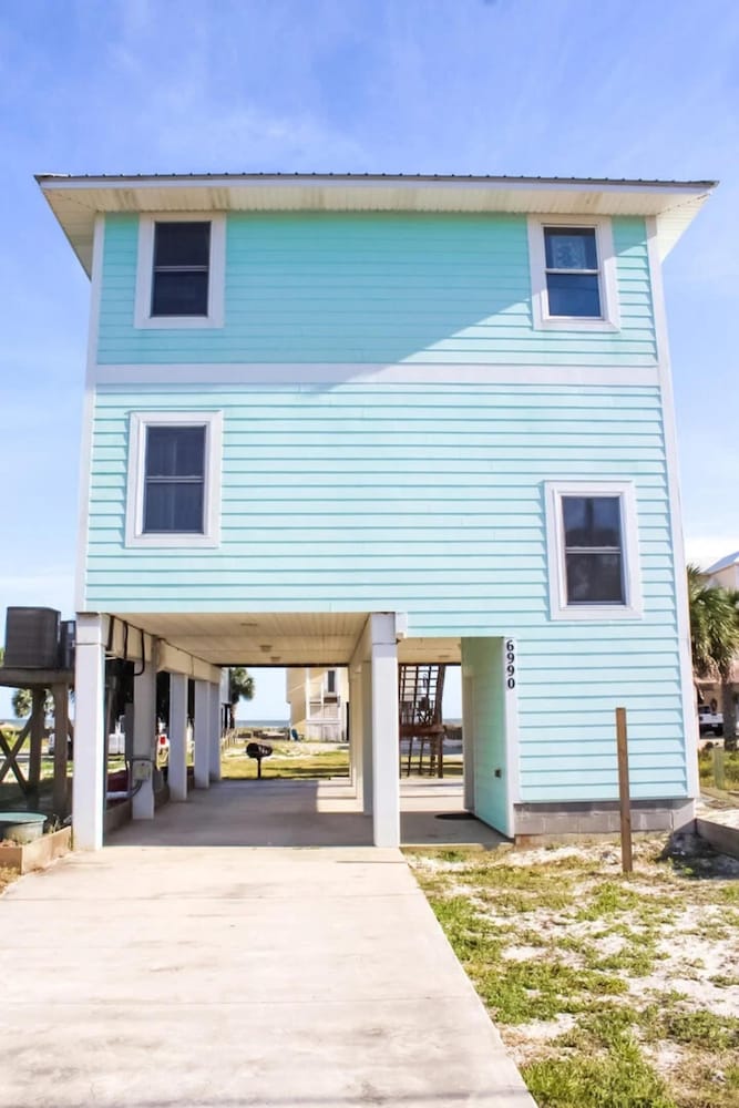 Pet Friendly Beach House - One Palm