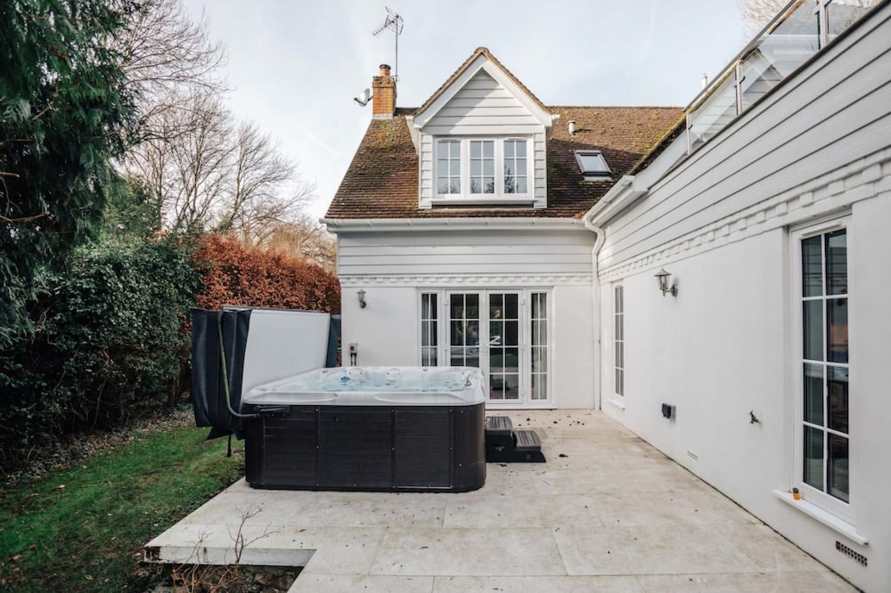 Ferry House in Buckinghamshire