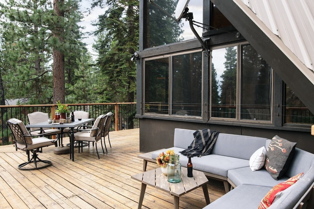 Timberline by Avantstay Stunning Chalet Cabin w/ Hot Tub, Pool Table Home Theater! - Property Image 5