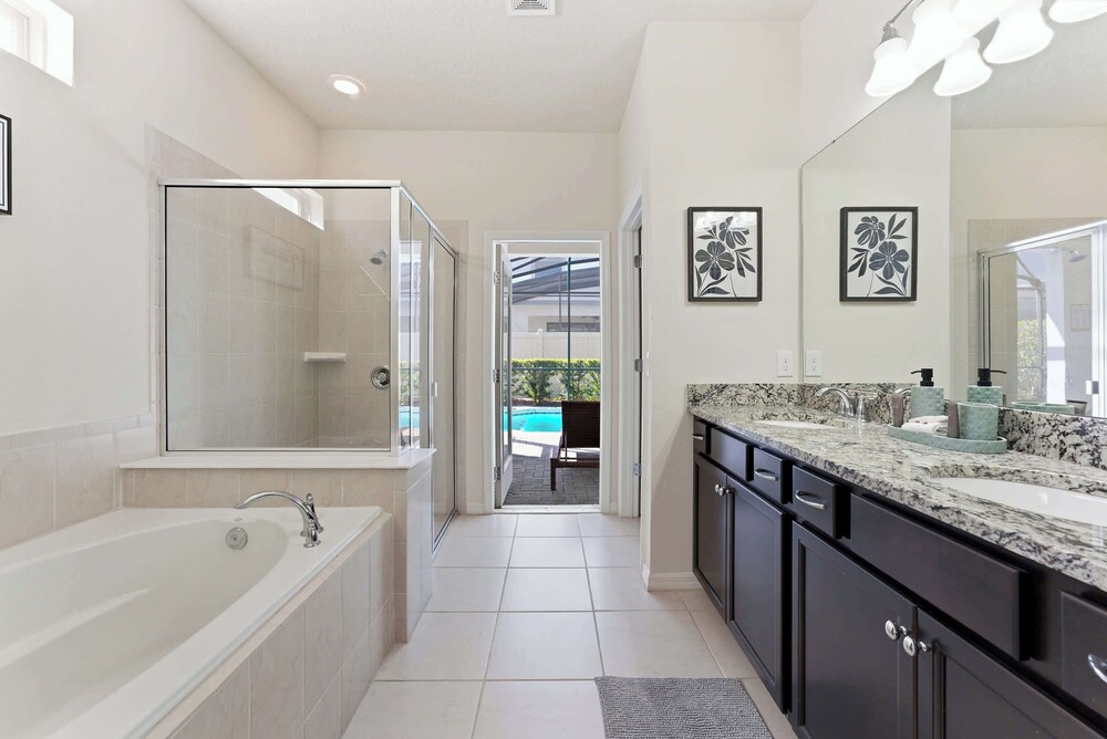 Family 6BR Home, Pool & Game Room