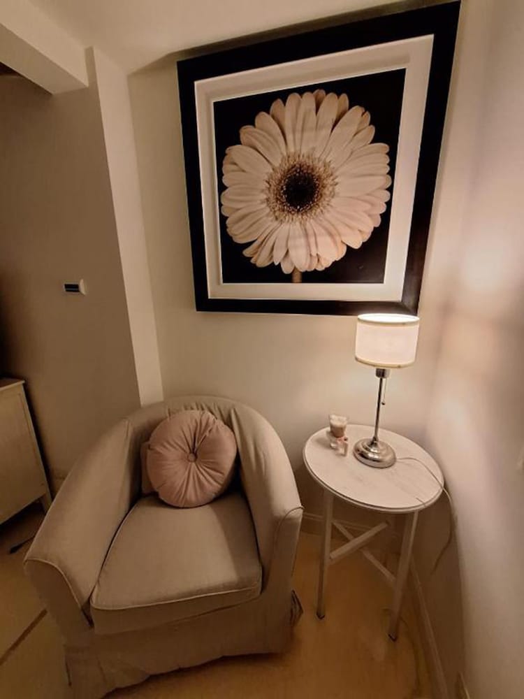 Cozy & Charming Florentine Hideaway